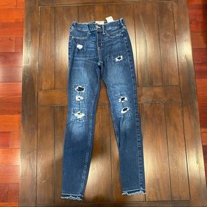 Abercrombie kids destructed Jean jegging.